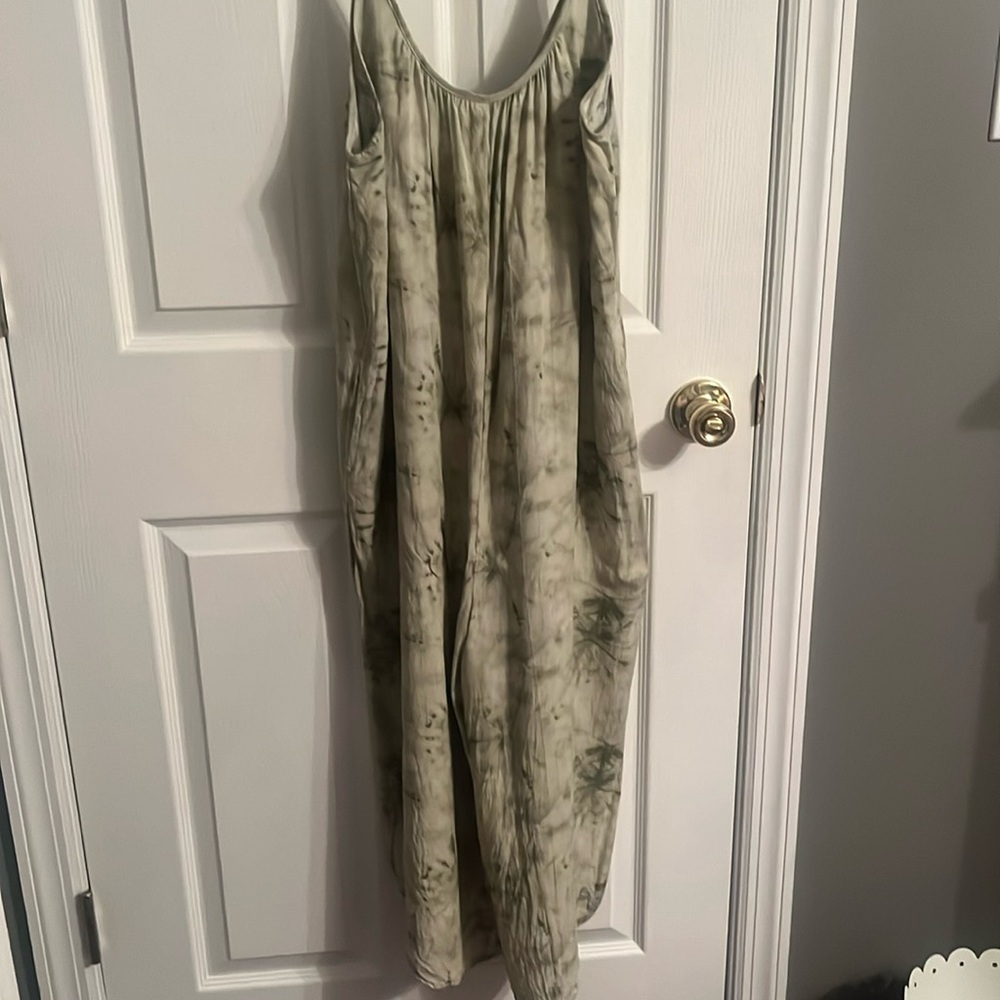 Size S green tie-dye romper